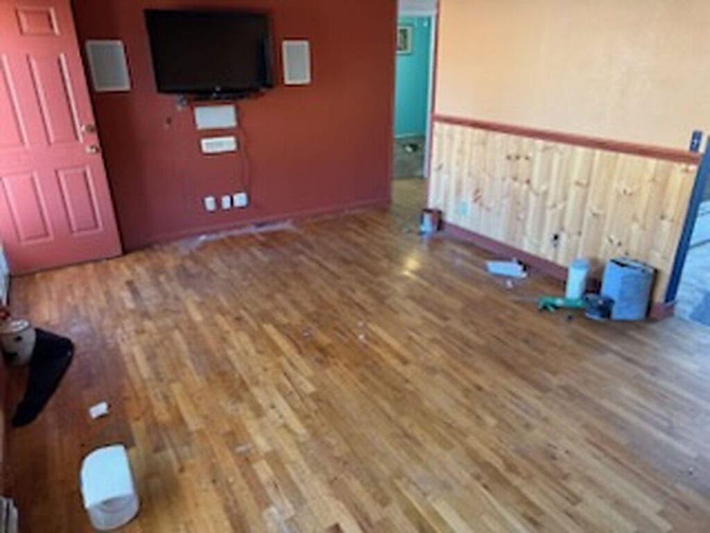 hoarding after livingroom cleared 4x3 1 Expert Extreme Clutter Remediation: Restoring Order to Hoarded Properties